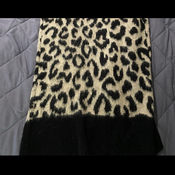 Cheetah sweater - Picture 5 of 10